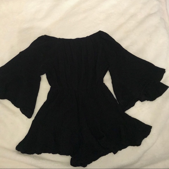 Black Off thé Shoulder Romper - Picture 8 of 8